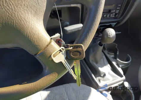 2002 Toyota Tacoma из США, поврежденный, VIN 5TENL42N52Z118190